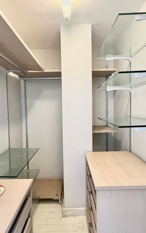 Apartamento à venda com 425m², 4 quartos e 1 vaga Apartamento à venda com 425m², 4 quartos e 1 vagaCloset Suíte 1