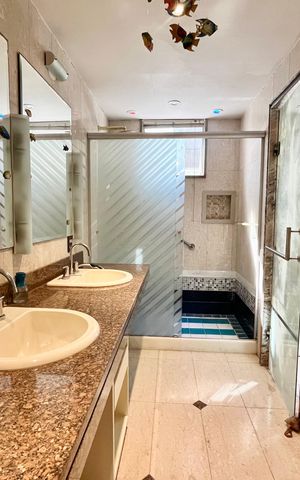 Apartamento à venda com 425m², 4 quartos e 1 vaga Apartamento à venda com 425m², 4 quartos e 1 vagaBanheiro da Suíte 4
