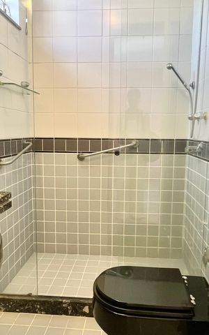 Apartamento à venda com 425m², 4 quartos e 1 vaga Apartamento à venda com 425m², 4 quartos e 1 vagaBanheiro Suíte 2