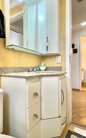 Apartamento à venda com 99m², 3 quartos e 2 vagas Apartamento à venda com 99m², 3 quartos e 2 vagasBanheiro Corredor