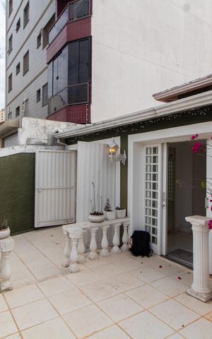 Casa à venda com 160m², 3 quartos e 2 vagas Casa à venda com 160m², 3 quartos e 2 vagasÁrea Externa