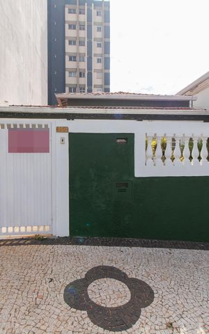 Casa à venda com 160m², 3 quartos e 2 vagas Casa à venda com 160m², 3 quartos e 2 vagasFachada