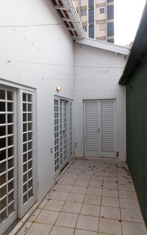 Casa à venda com 160m², 3 quartos e 2 vagas Casa à venda com 160m², 3 quartos e 2 vagasÁrea Externa