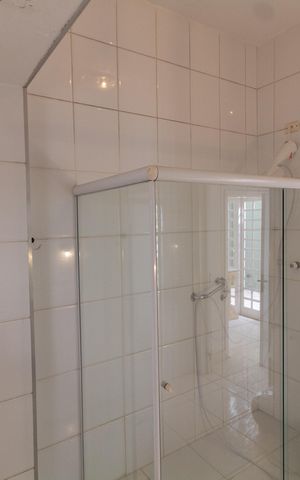 Casa à venda com 160m², 3 quartos e 2 vagas Casa à venda com 160m², 3 quartos e 2 vagasBanheiro Social