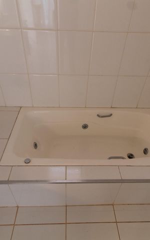 Casa à venda com 160m², 3 quartos e 2 vagas Casa à venda com 160m², 3 quartos e 2 vagasBanheiro Social