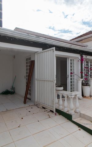 Casa à venda com 160m², 3 quartos e 2 vagas Casa à venda com 160m², 3 quartos e 2 vagasÁrea Externa