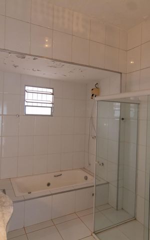 Casa à venda com 160m², 3 quartos e 2 vagas Casa à venda com 160m², 3 quartos e 2 vagasBanheiro Social
