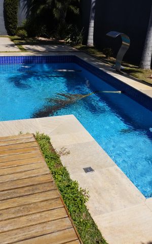 Casa de condomínio para alugar com 330m², 4 quartos e 4 vagasPiscina
