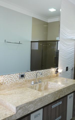 Casa de condomínio para alugar com 330m², 4 quartos e 4 vagasBanheiro da Suíte 