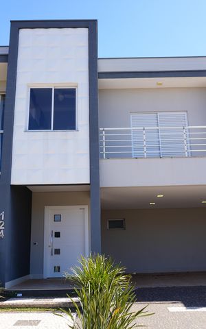 Casa de condomínio para alugar com 330m², 4 quartos e 4 vagasFachada