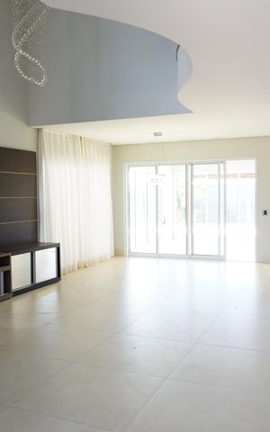 Casa de condomínio para alugar com 330m², 4 quartos e 4 vagasSala