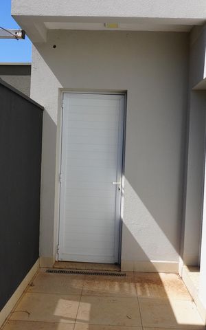 Casa de condomínio para alugar com 330m², 4 quartos e 4 vagasÁrea de Serviço