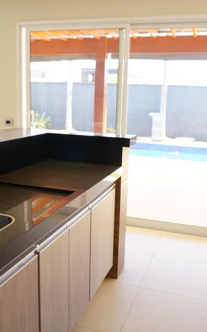 Casa de condomínio para alugar com 330m², 4 quartos e 4 vagasCozinha