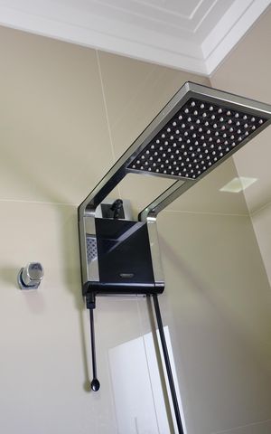 Casa de condomínio para alugar com 330m², 4 quartos e 4 vagasBanheiro da Suíte 