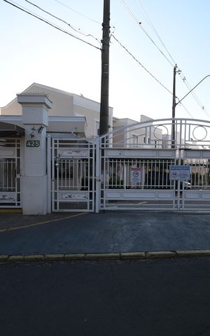 Casa de condomínio à venda com 95m², 2 quartos e 2 vagasFachada e portaria