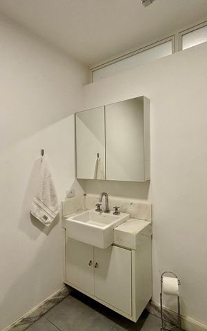 Apartamento para alugar com 150m², 3 quartos e sem vaga Apartamento para alugar com 150m², 3 quartos e sem vagaBanheiro social