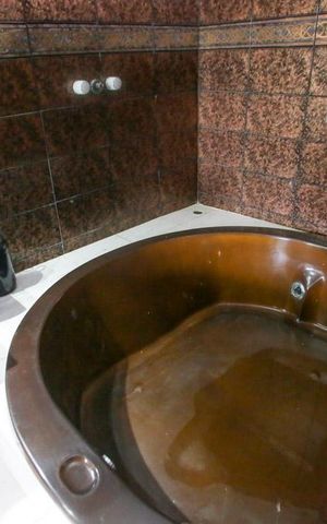 Casa de condomínio à venda com 380m², 3 quartos e 3 vagasBanheiro da Suíte 2