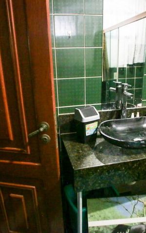 Casa de condomínio à venda com 380m², 3 quartos e 3 vagasBanheiro da Suíte 1