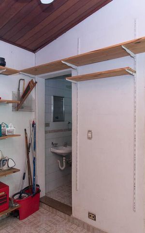 Casa à venda com 450m², 5 quartos e 2 vagas Casa à venda com 450m², 5 quartos e 2 vagasQuarto de Serviço