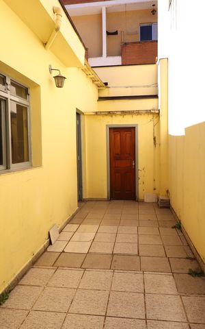 Casa à venda com 450m², 7 quartos e 3 vagasCorredor
