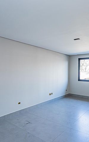 Casa à venda com 150m², 3 quartos e 3 vagas Casa à venda com 150m², 3 quartos e 3 vagasSala
