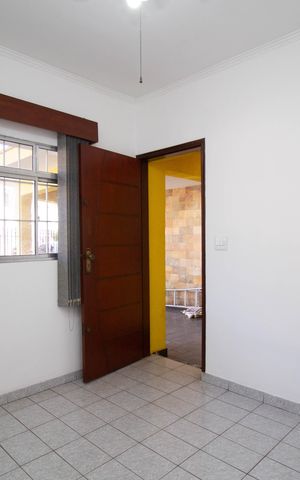 Casa à venda com 130m², 4 quartos e 1 vaga Casa à venda com 130m², 4 quartos e 1 vagaSala