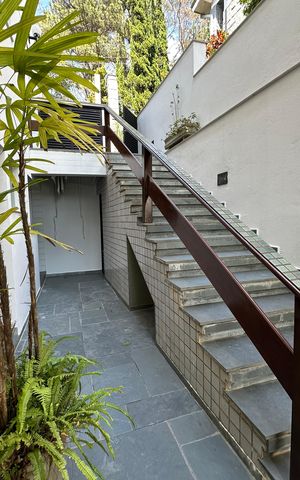 Casa de condomínio para alugar com 400m², 4 quartos e 4 vagasQuintal