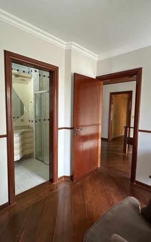 Casa de condomínio para alugar com 400m², 4 quartos e 4 vagasSuíte 4