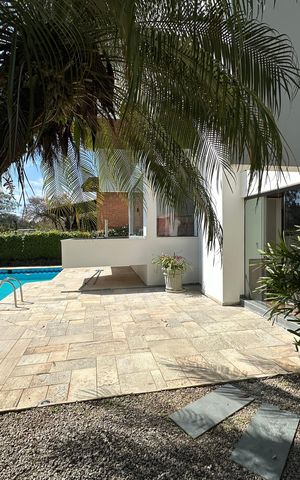 Casa de condomínio para alugar com 400m², 4 quartos e 4 vagasQuintal