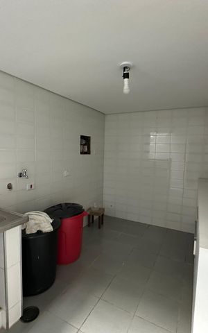 Casa de condomínio para alugar com 400m², 4 quartos e 4 vagasÁrea de Serviço