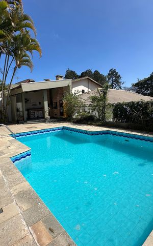 Casa de condomínio para alugar com 400m², 4 quartos e 4 vagasÁrea comum - Piscina