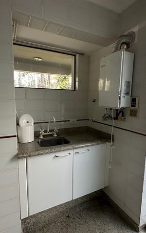 Casa de condomínio para alugar com 400m², 4 quartos e 4 vagasÁrea de Serviço