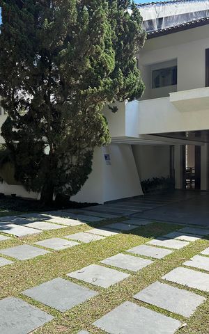 Casa de condomínio para alugar com 400m², 4 quartos e 4 vagasFachada