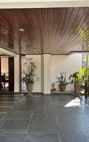 Casa de condomínio para alugar com 400m², 4 quartos e 4 vagasFachada