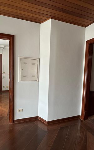 Casa de condomínio para alugar com 400m², 4 quartos e 4 vagasCorredor