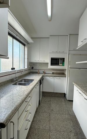 Casa de condomínio para alugar com 400m², 4 quartos e 4 vagasCozinha