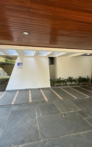 Casa de condomínio para alugar com 400m², 4 quartos e 4 vagasFachada