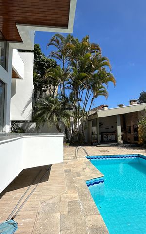Casa de condomínio para alugar com 400m², 4 quartos e 4 vagasÁrea comum - Piscina