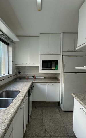 Casa de condomínio para alugar com 400m², 4 quartos e 4 vagasCozinha