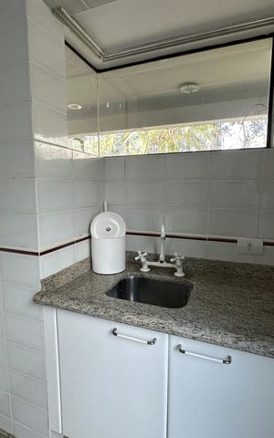 Casa de condomínio para alugar com 400m², 4 quartos e 4 vagasÁrea de Serviço