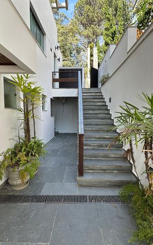 Casa de condomínio para alugar com 400m², 4 quartos e 4 vagasQuintal