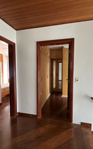 Casa de condomínio para alugar com 400m², 4 quartos e 4 vagasCorredor