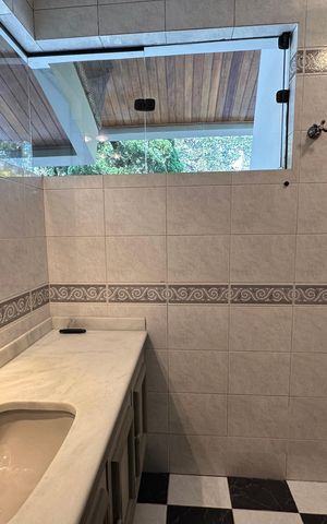 Casa de condomínio para alugar com 400m², 4 quartos e 4 vagasBanheiro da Suíte 3