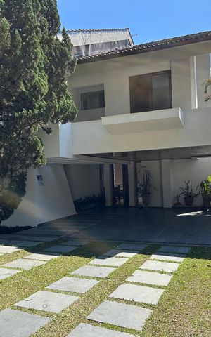 Casa de condomínio para alugar com 400m², 4 quartos e 4 vagasFachada