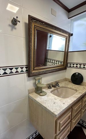 Casa de condomínio para alugar com 400m², 4 quartos e 4 vagasBanheiro 2