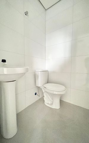 Casa à venda com 67m², 2 quartos e 1 vaga Casa à venda com 67m², 2 quartos e 1 vagaBanheiro