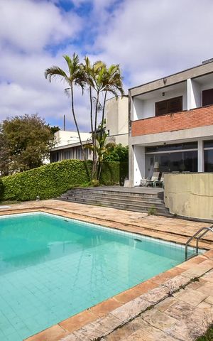 Casa à venda com 316m², 5 quartos e 4 vagasFachada Posterior