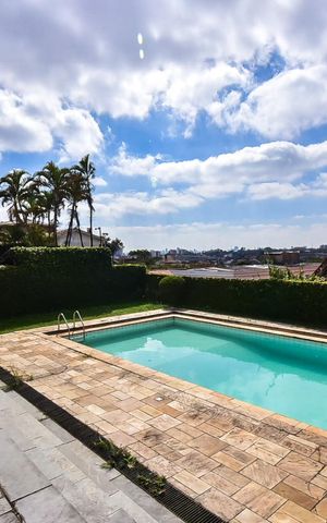 Casa à venda com 316m², 5 quartos e 4 vagasPiscina