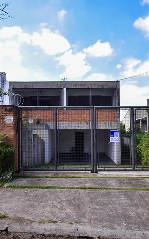 Casa à venda com 316m², 5 quartos e 4 vagasFachada