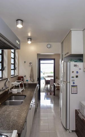Casa à venda com 316m², 5 quartos e 4 vagasCozinha